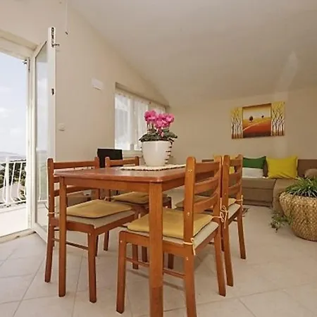 Apartment Holiday Mitrovic *