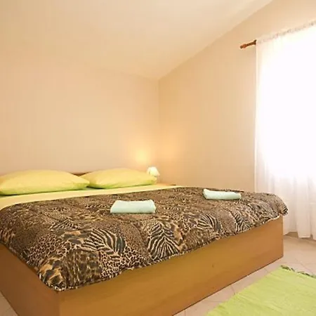 Apartamento Holiday Mitrovic For 12-14 People